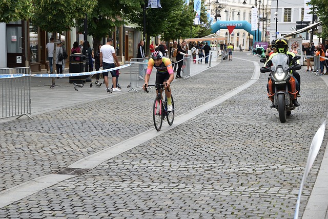 莱昂纳德展现统治力，快船轻取篮网壮大西部第六排名.