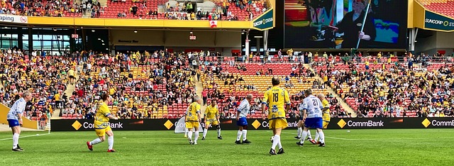 亚历山大26分 雷霆客场2分险胜快船完成赛季四杀.